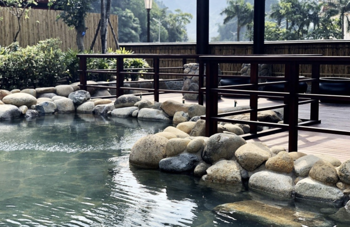 Tham khảo giá vé trước khi đến khu du lịch khoáng nóng Quảng Yên