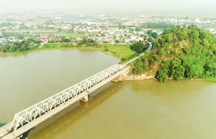 Ngắm nhìn sông Mã từ phía Hàm Rồng