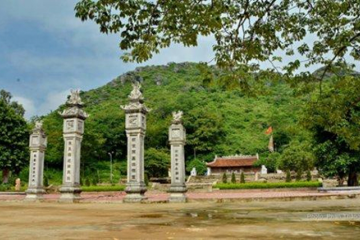 Không khí trong lành tại đền thờ Mai An Tiêm