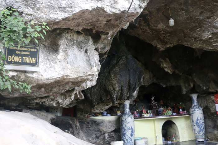 Động Cửa Buồng